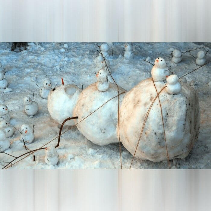 A Snowman and Its Snow Babies